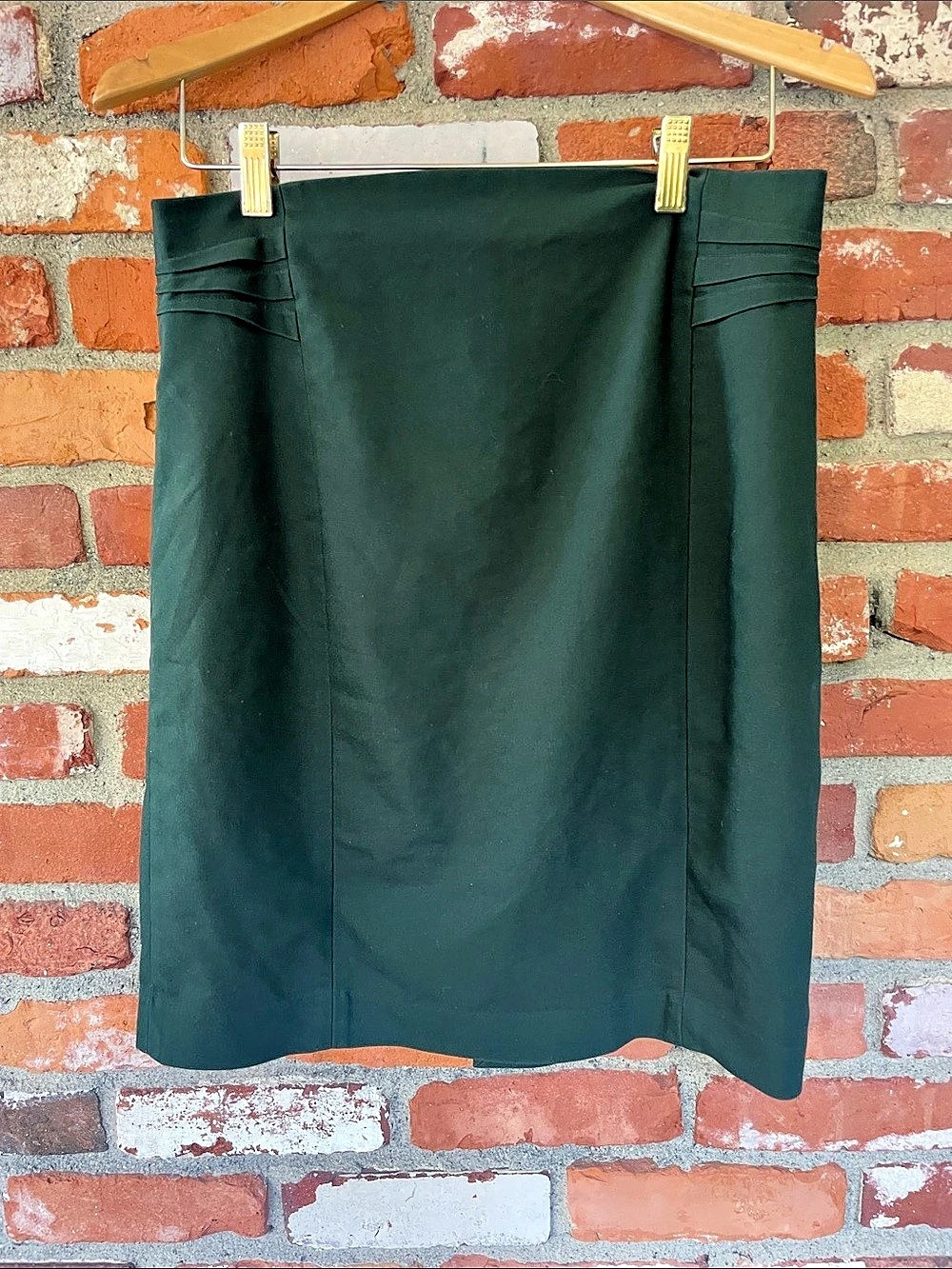 Hunter Green Express Pleated Midi Skirt in Size 10 workcore